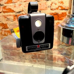 EASTMAN KODAK BROWNIE HAWKEYE CAMERA